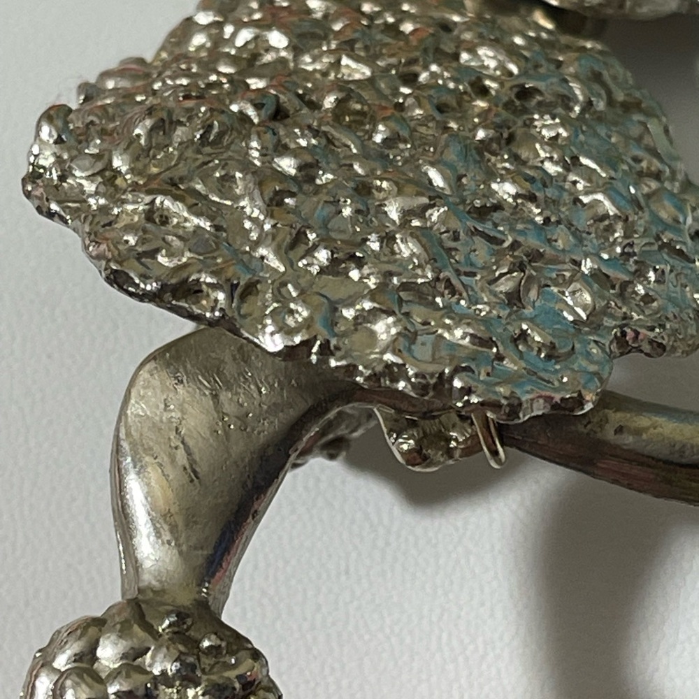 🐩 1950s Vintage Poodle Articulate Pendant Necklace Silver with Green Gem…​​ - Picture 10 of 11